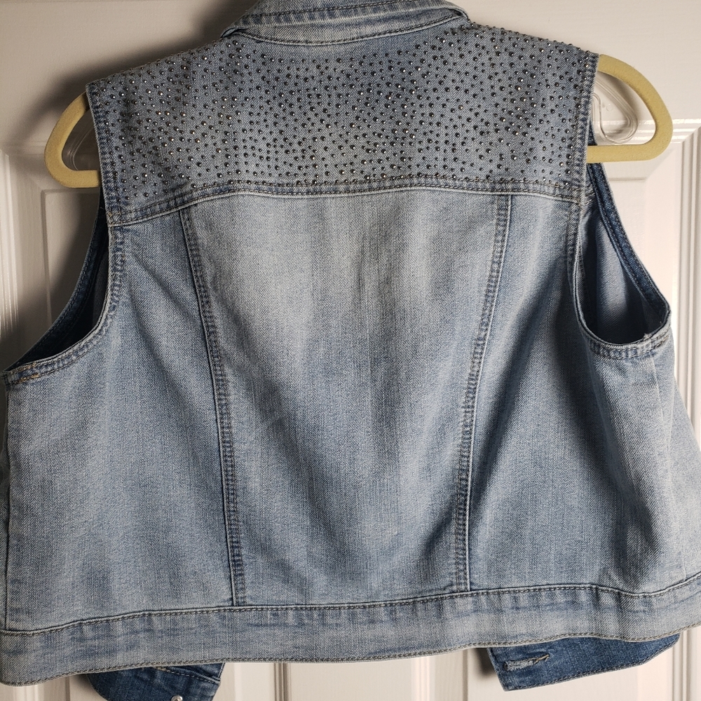 NWT CATO Light Wash Denim Jean Silver Studded Button Front Vest - Picture 6 of 8